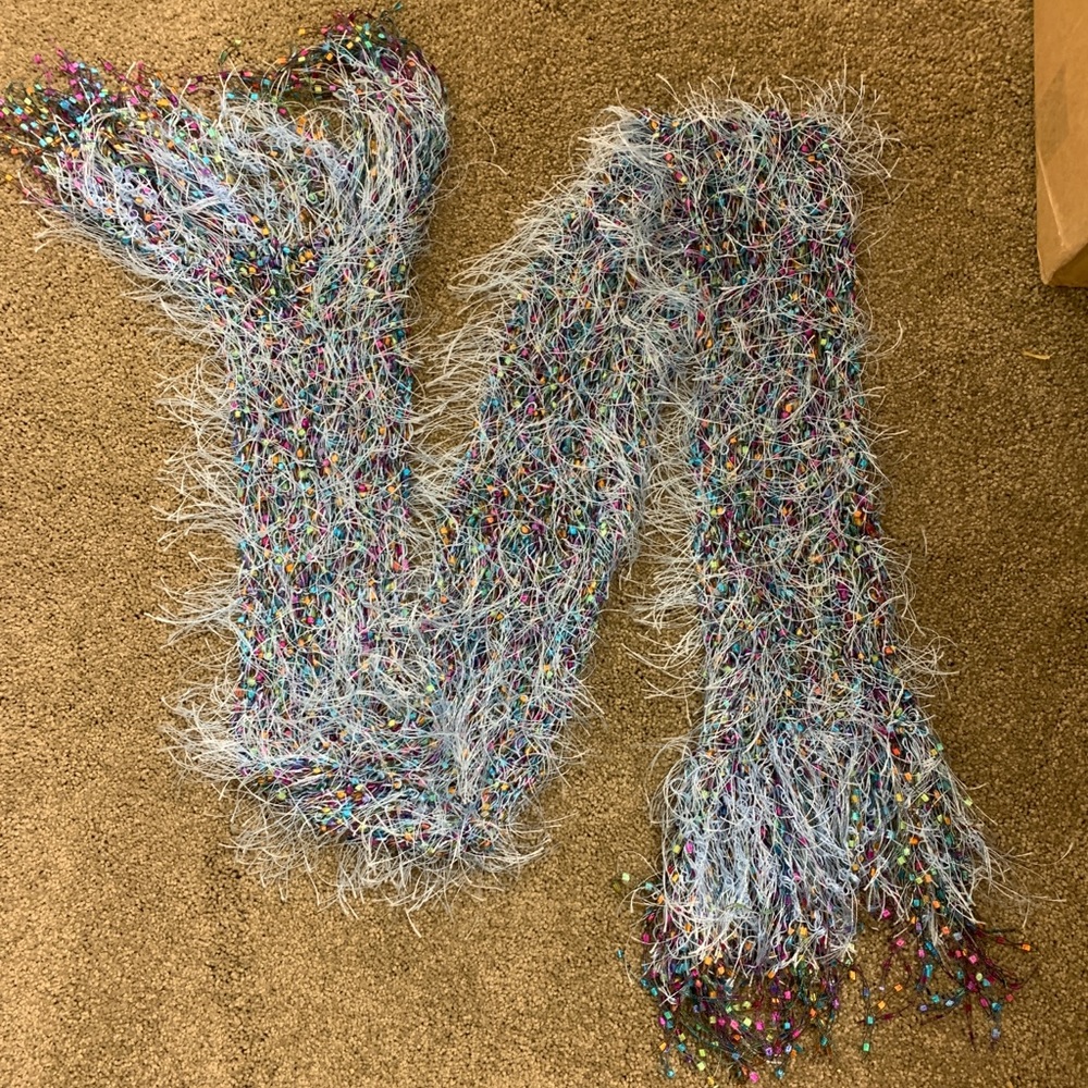 Hand Knit Scarf 🧣 - Picture 7 of 8
